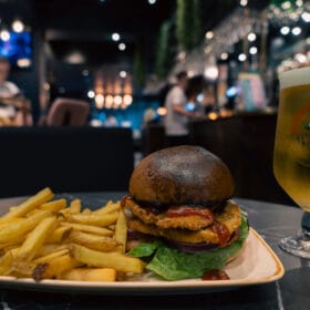 TCR Lounge Bar in London - Chicken Burger