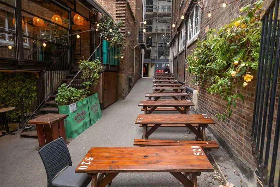 TCR Lounge Bar in London Garden 2