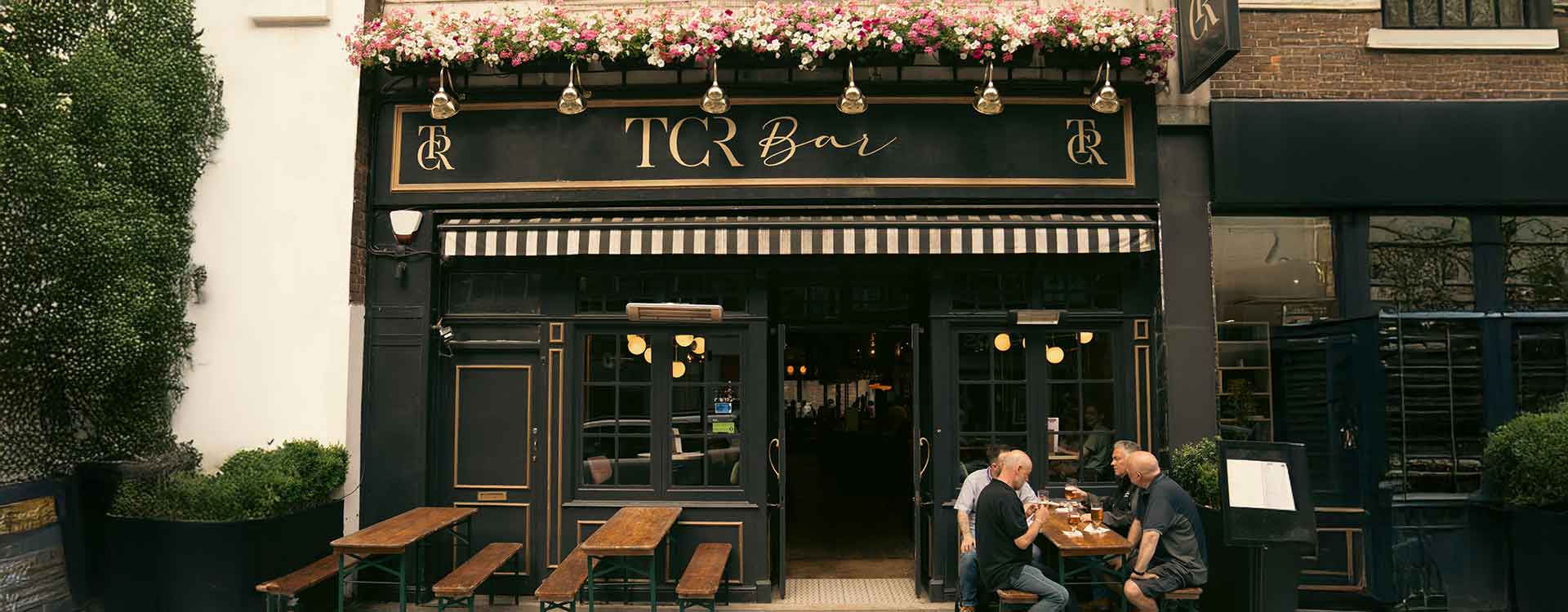 Discover and experience the best lounge bar in London.